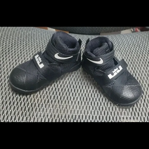 5t Nike Lebron Soldier excellent, like new condition. Warn once. - Picture 3 of 4